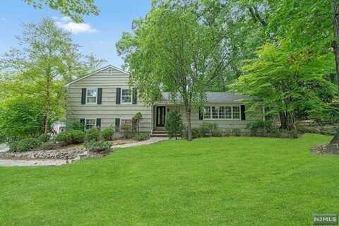 777 Frederick Court, Wyckoff, NJ 07481