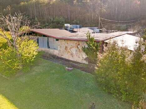 1488 North Lake Drive, Prestonsburg, KY 41653