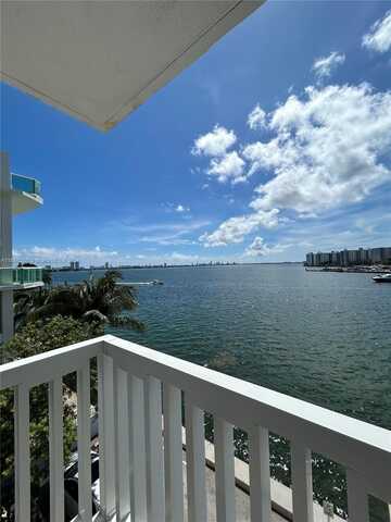 2016 Bay Dr, Miami Beach, FL 33141