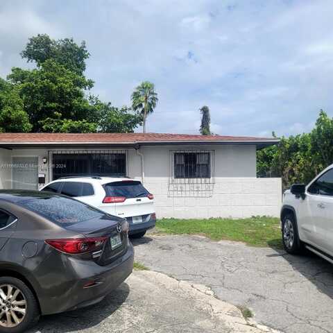 975 NE 135th St, North Miami, FL 33161