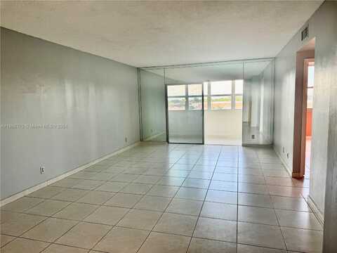 4330 Hillcrest Dr, Hollywood, FL 33021