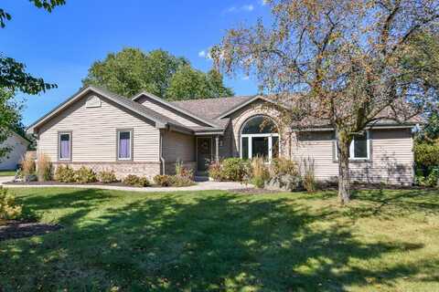 8800 W Travis Ln, Franklin, WI 53132