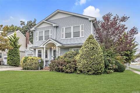 30 Fordham Street, Valley Stream, NY 11581