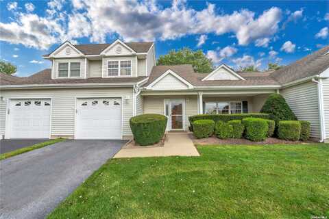 1202 Pebble Beach Path, Riverhead, NY 11901