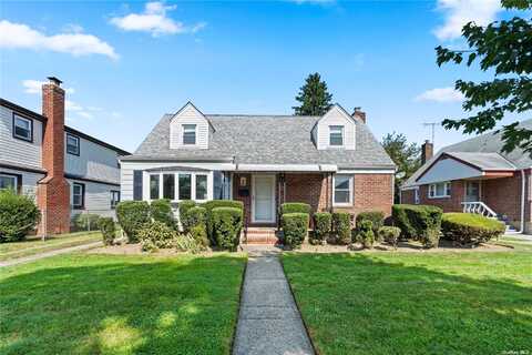 402 Wilson Boulevard, Mineola, NY 11501