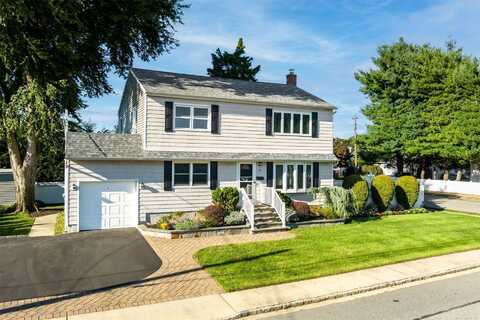 22 Willow Avenue, Hicksville, NY 11801