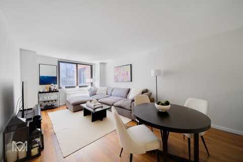 515 East 72nd Street, New York, NY 10021