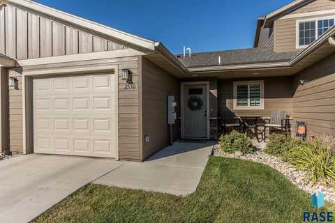 2550 E Meadowside Pl, Sioux Falls, SD 57108