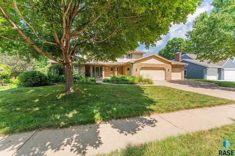 600 E Sunnybrook Dr, Sioux Falls, SD 57105