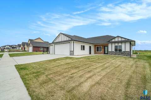 5912 W McKinley St, Sioux Falls, SD 57107