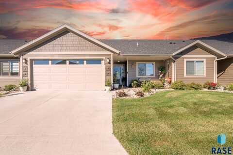 213 Brookside Pl, Harrisburg, SD 57032