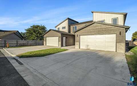 803 N Marquette Pl, Sioux Falls, SD 57110