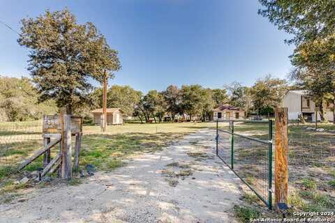 4319 NEW MATHIS RD, Elmendorf, TX 78112