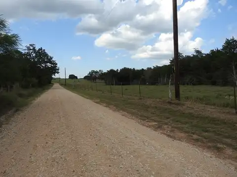 000 County Road 211, Hallettsville, TX 77964