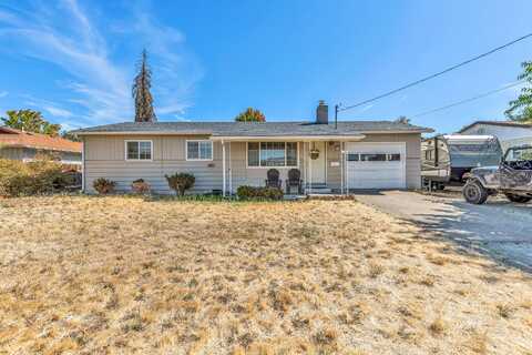 720 N 3rd Street, Central Point, OR 97502