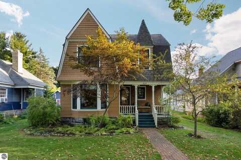 529 Fifth Street, Traverse City, MI 49684