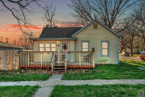 615 Spruce ST, Wamego, KS 66547