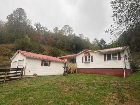 1152 HORSE CREEK ROAD, SCARBRO, WV 25917