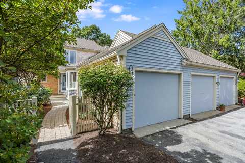 39 Kates Path, Yarmouth Port, MA 02675