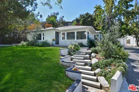 3935 Kentucky Dr, Studio City, CA 90068