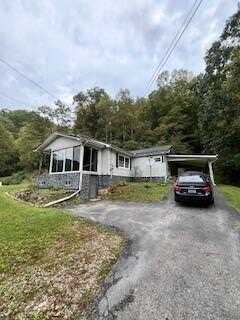 1290 Barrenshee Creek, Freeburn, KY 41528