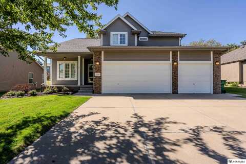 216 Castle Pine Drive, Papillion, NE 68133