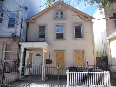 176b Parker St, Newark, NJ 07104