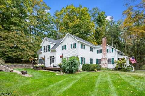 4 State Park Rd, Chester, NJ 07930