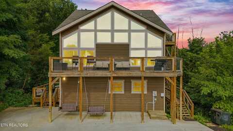 622 Wiley Oakley Drive, Gatlinburg, TN 37738