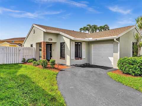 13700 Oak Ridge Dr, Davie, FL 33325