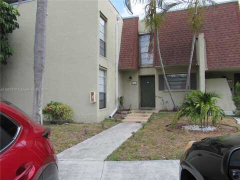 8953 Palm Tree Ln, Pembroke Pines, FL 33024