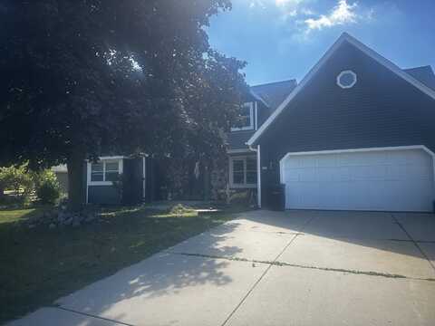 245 Hillside Dr, Oconomowoc, WI 53066