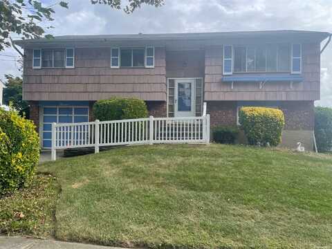 12 Karen Place, Commack, NY 11725