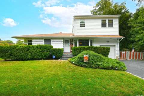 71 Parkway Drive N, Commack, NY 11725