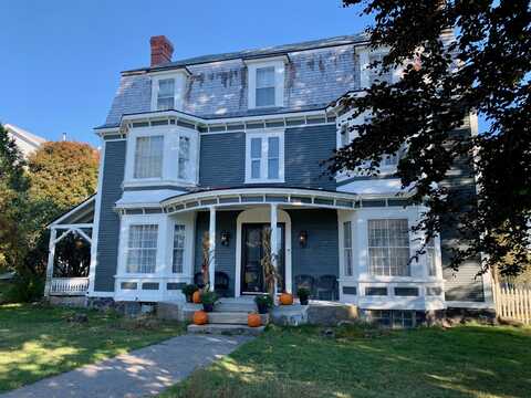 17 Boynton Street, Eastport, ME 04631