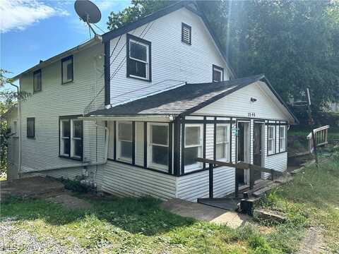 2560 Mountain View Avenue, Lakemore, OH 44250