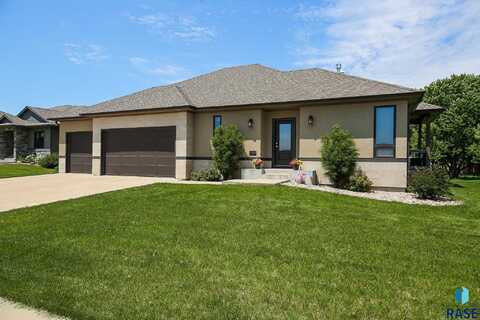 7813 S Pinewood Ave, Sioux Falls, SD 57108