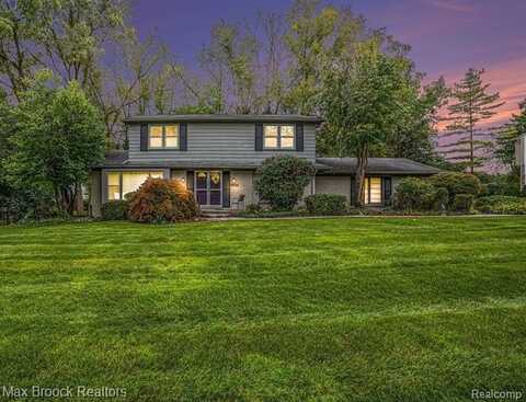 2668 DOUGLAS Drive, Bloomfield Hills, MI 48304