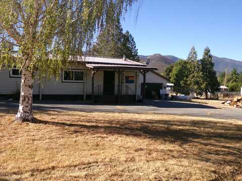 338 Valley Dr, Yreka, CA 96097