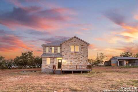 288 COUNTY ROAD 105, Floresville, TX 78114