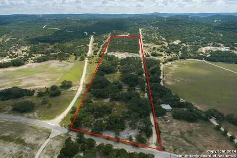 5211 Bump Gate Rd, Pipe Creek, TX 78063