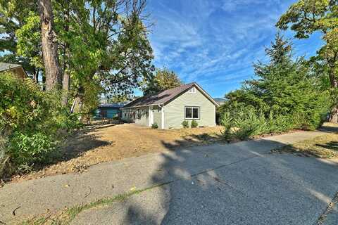 418 SE I Street, Grants Pass, OR 97526