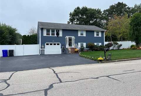 82 Cross Bow Lane, West Warwick, RI 02893