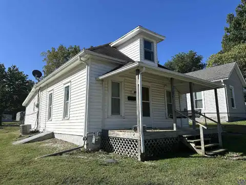 325 E Ninth St, Holton, KS 66436