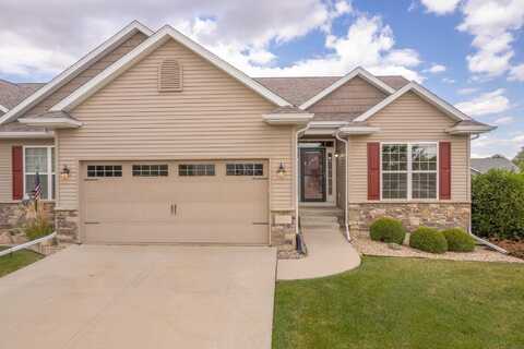 2601 Feather Run Trail, Cedar Falls, IA 50613