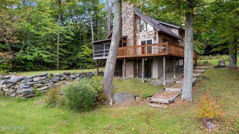 41 North Lake Way, Becket, MA 01223