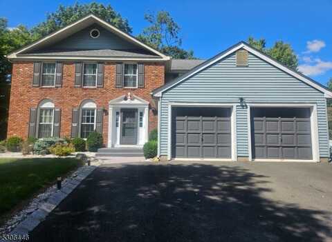 2 Lyndhurst Dr, Franklin, NJ 08873