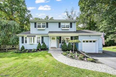 58 Powhatan Path, Oakland, NJ 07436