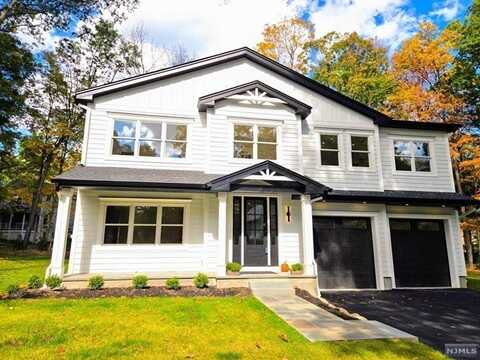 37 Parker Place, Upper Saddle River, NJ 07458