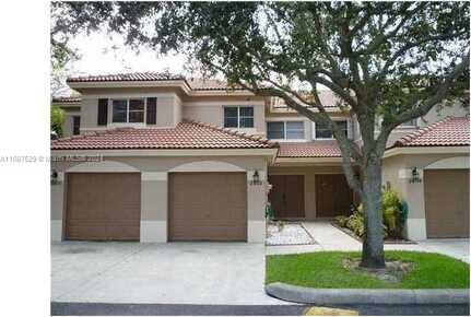 2405 NW 97th Ter, Pembroke Pines, FL 33024